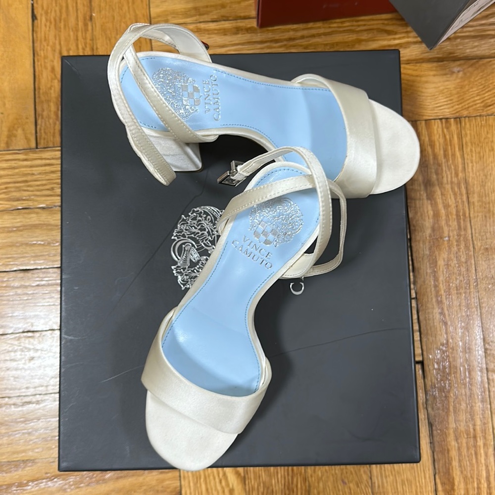 Vince Camuto ivory platform sandals size 5M